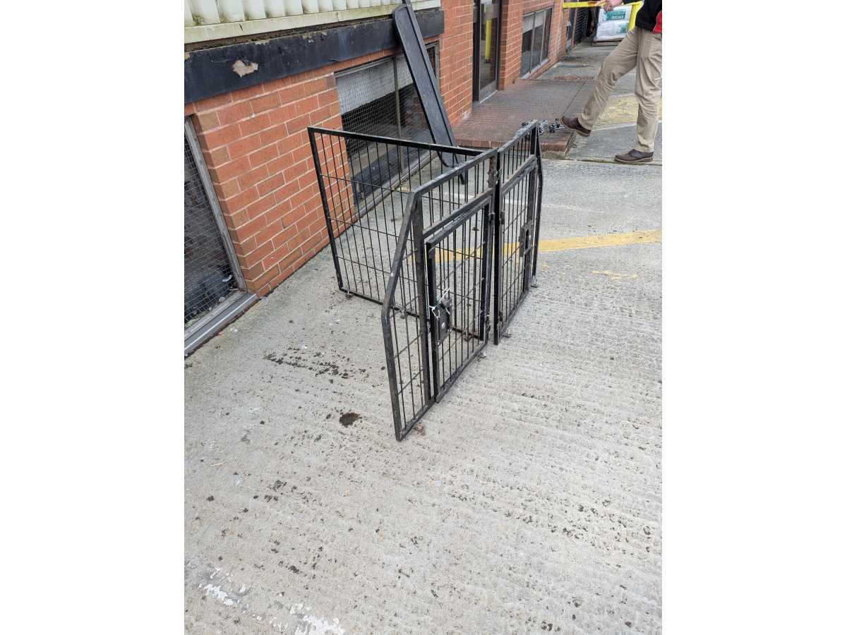 Used Dog Cage for  Double Cab  135 cm wide 90cm Deep 85cm Tall, 2 keys
