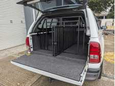 Lockable Dog Cage for Pickup Trucks