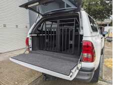 Lockable Dog Cage for Pickup Trucks