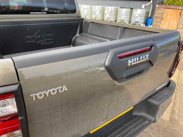 Toyota Hilux MK9 2016-ON Over Rail Tailgate Bed Cap - Extra Cab