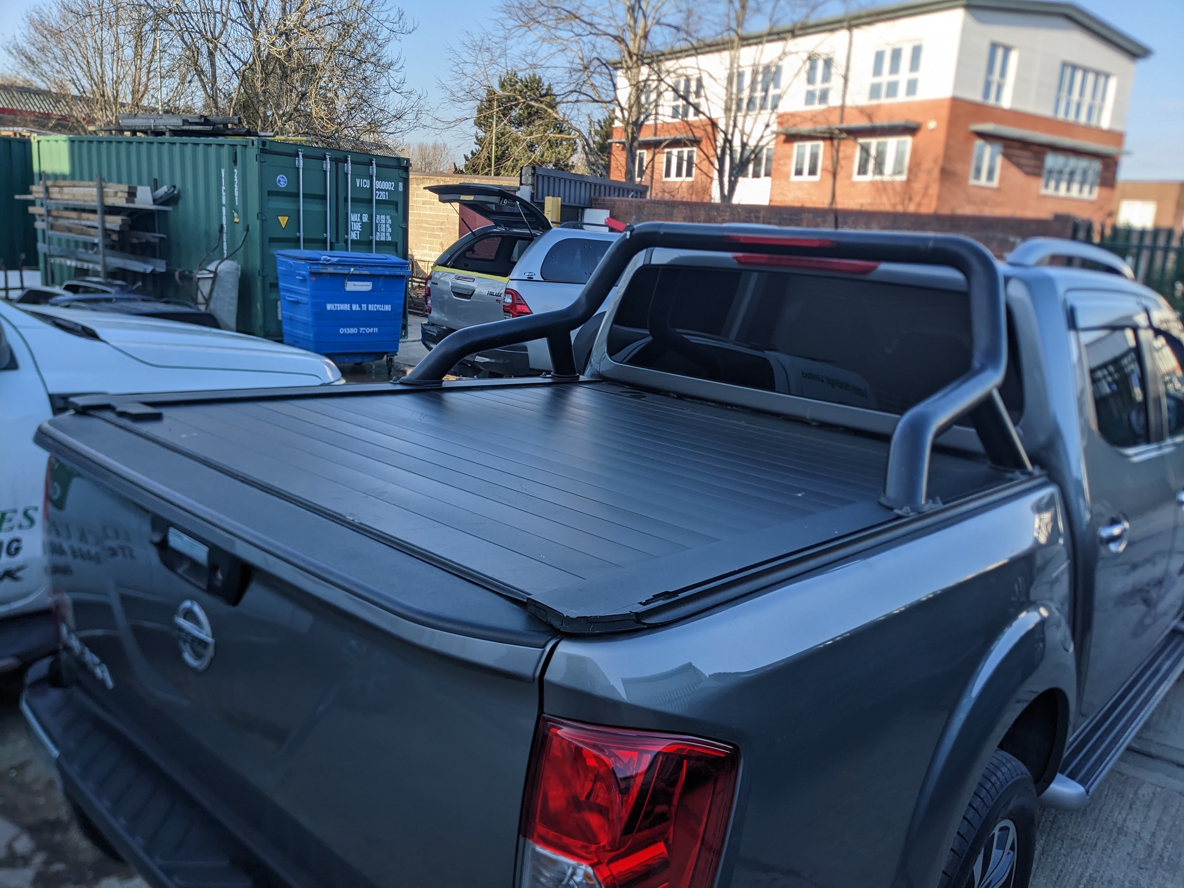 Nissan Navara NP300 (2016-ON) RetraxONE MX Roller with Sports Bar Top Double Cab