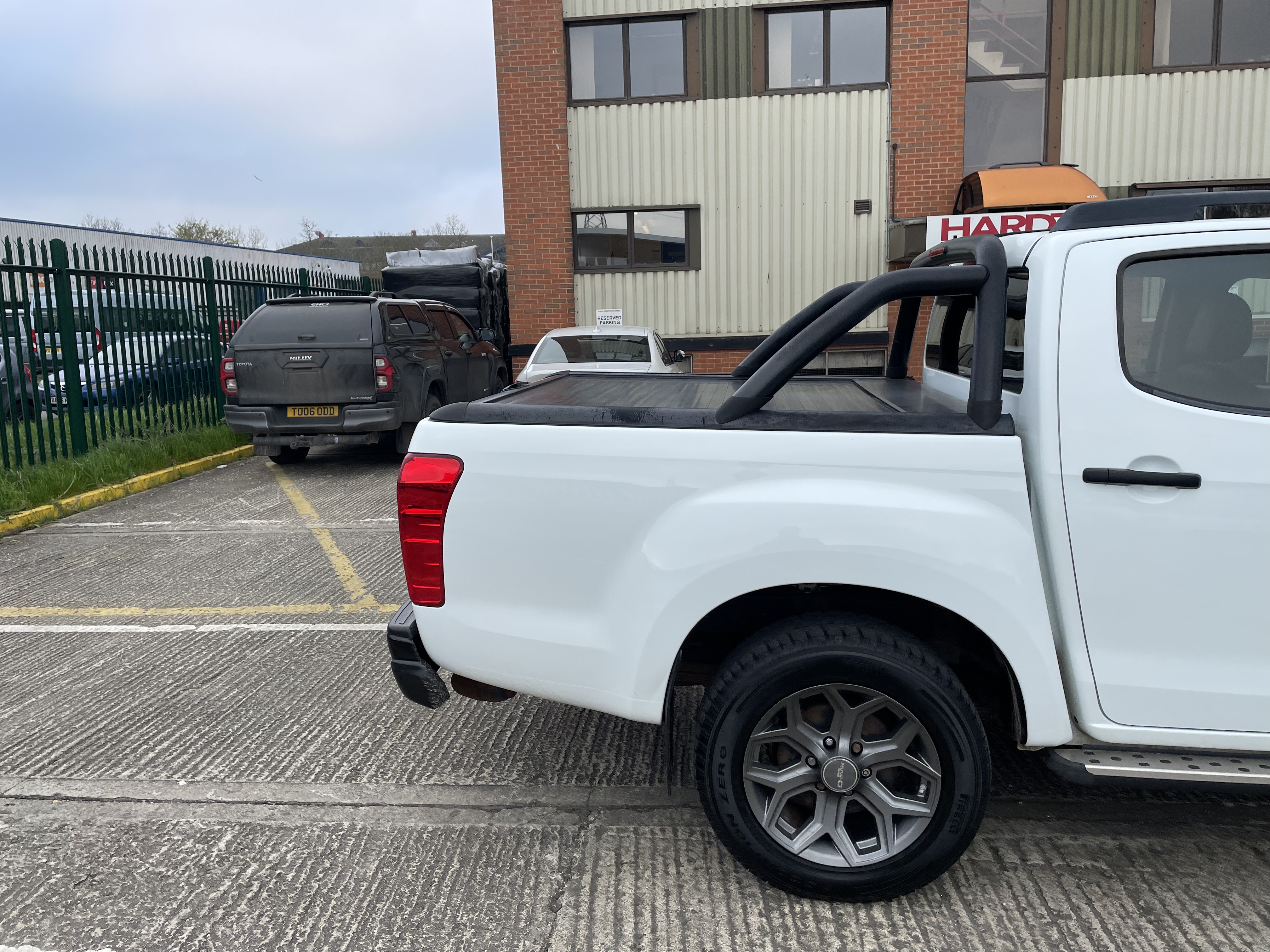 USED Mountain Top Roller with sports bar – Isuzu D-Max MK4/5 Double Cab