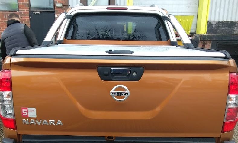 USED Mountain Top Roller – Nissan Navara NP300 Double Cab – With Sport Bar